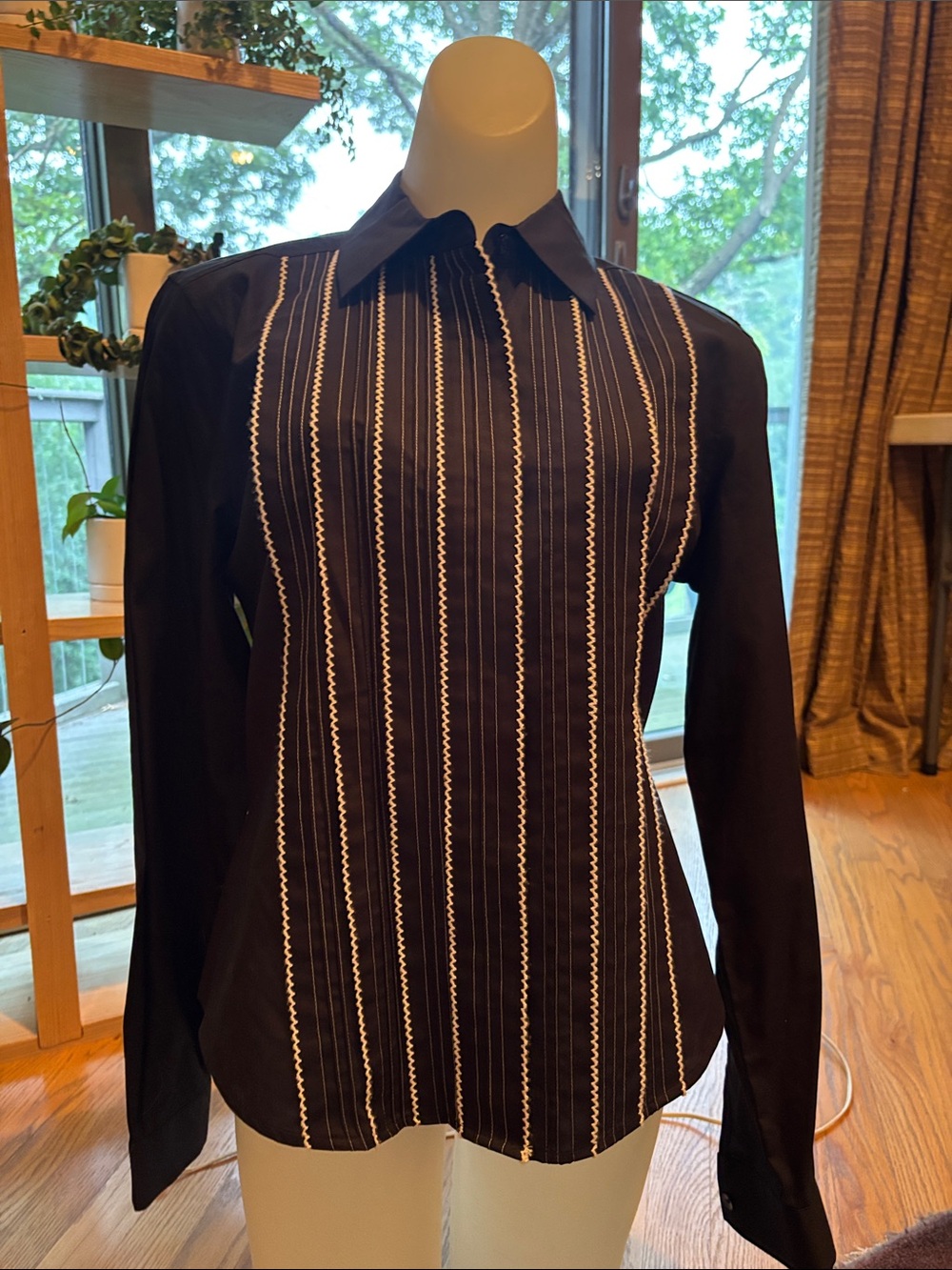 Jones New York Black Button-Down Shirt with White Pinstripe Embroidery size 8